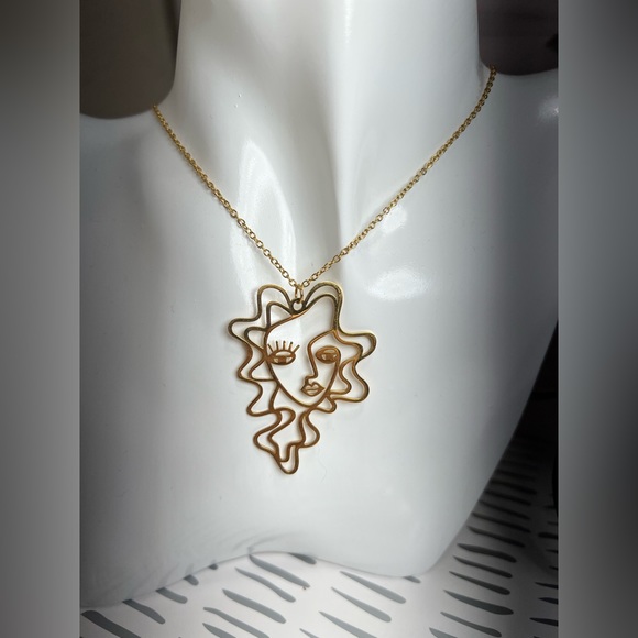 Gold Minimalist Woman’s Face Outline Necklace - Artsy Trendy Necklace - Picture 8 of 16